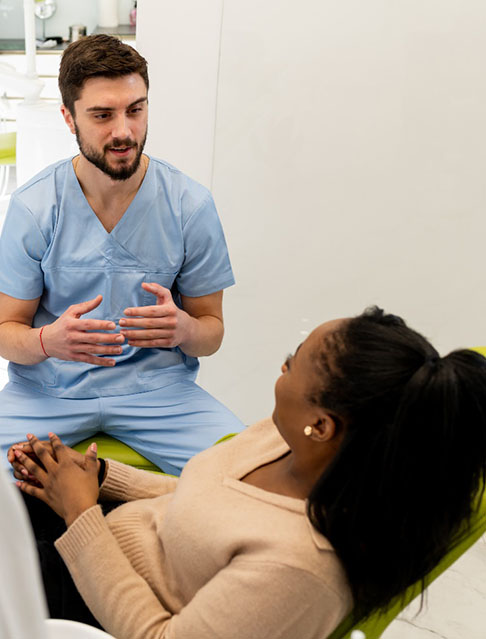 woman talking to cosmetic dentist in Marana  